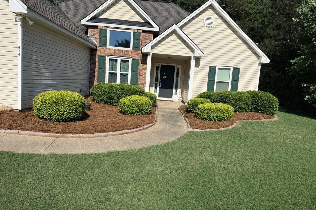 Well-kept home exterior maintained by Kaus Cuts