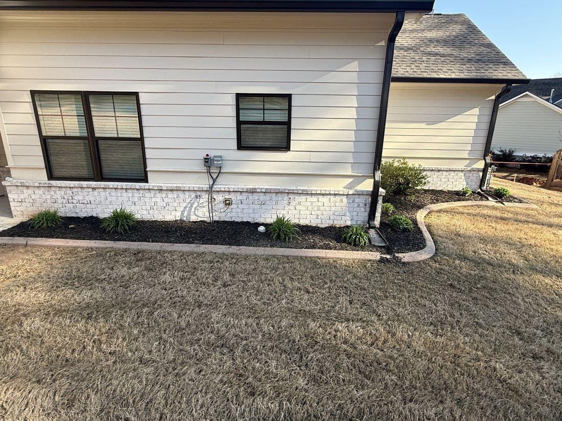 Clean home exterior and lawn serviced by Kaus Cuts