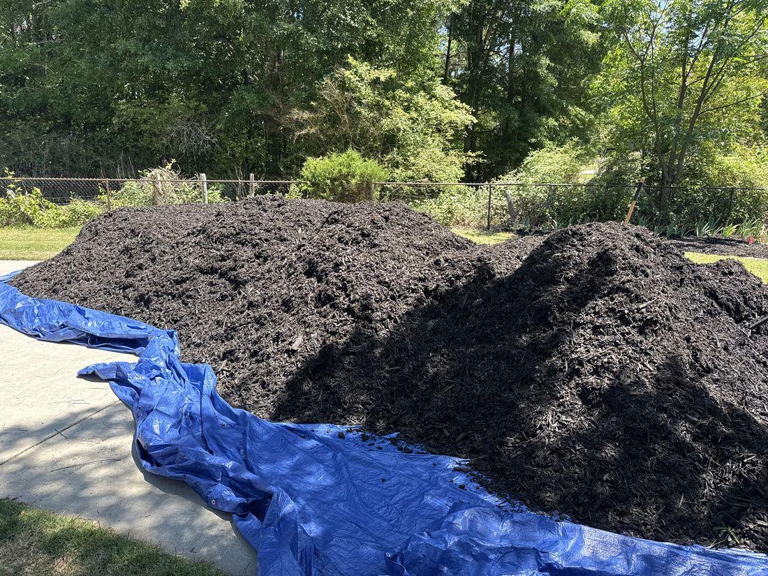 Large mulch delivery ready to spread โ Kaus Cuts